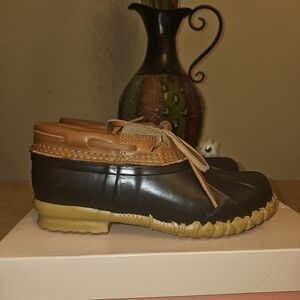 Cabela's rain boots size 8.